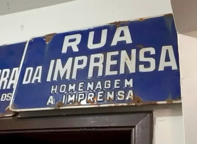 Placa de rua antiga esmaltada