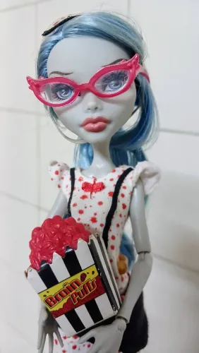 Boneca monster high com elástico preto antiga