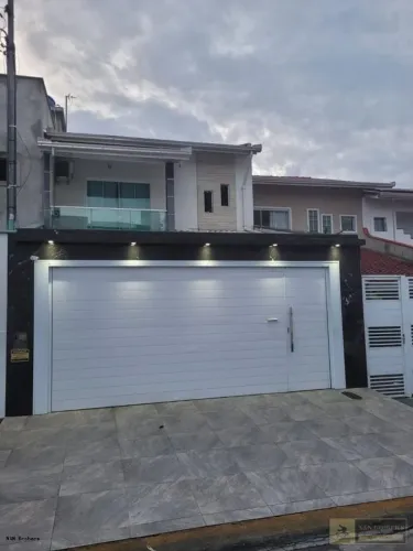 Sobrado para Venda em Balneário Camboriú, Areias, 3 dormitórios, 1 suíte, 2 banheiros, 2 v