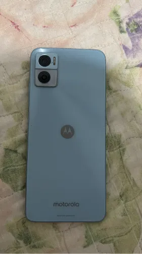 Celular Moto E22 seminovo em perfeito estado