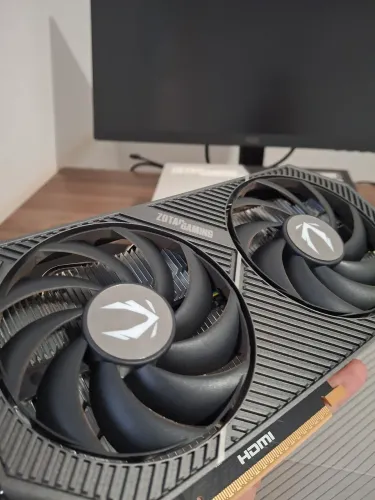 RTX 5060 8GB - 1 mês de uso