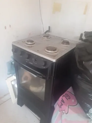 Só está faltando o botão do forno