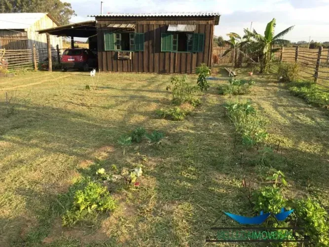 Velleda oferece magnífico sítio em condomínio fechado em Águas Claras, com frutíferas, bar