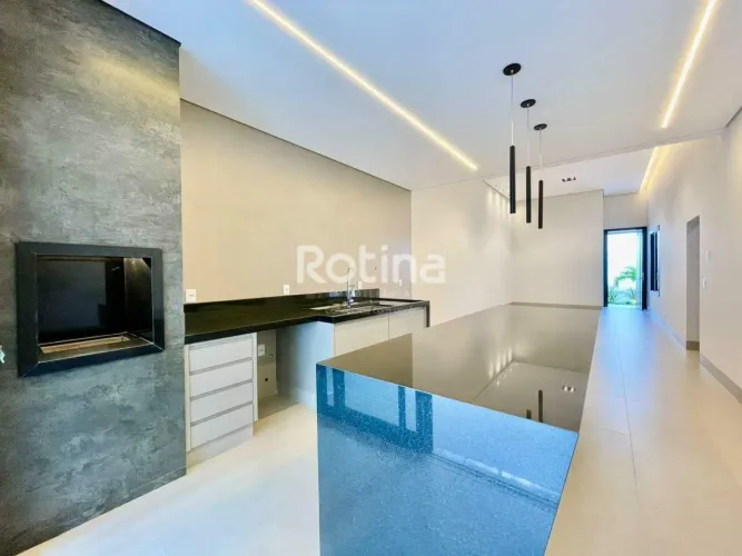 Casa residencial à venda no Bairro Novo Mundo, em Uberlândia