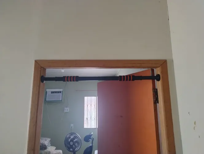 Barra de exercícios para porta ajustável