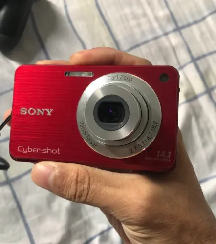 Sony Cybershot vermelha 