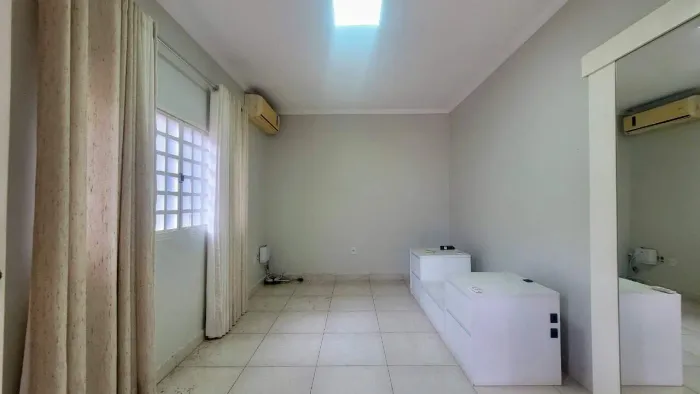 Casa com 3 quartos para alugar, 220 m² - Planalto Verde