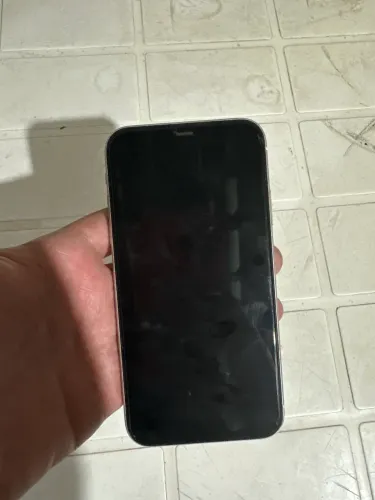 iPhone 11 / Branco impecável. 