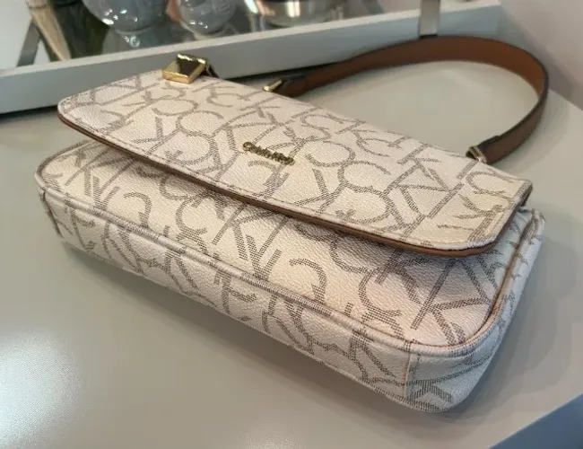 Linda bolsa - Calvin Klein - Original/monograma. Top!