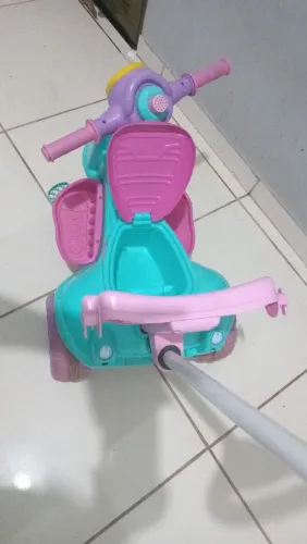 Triciclo/ motinha menina