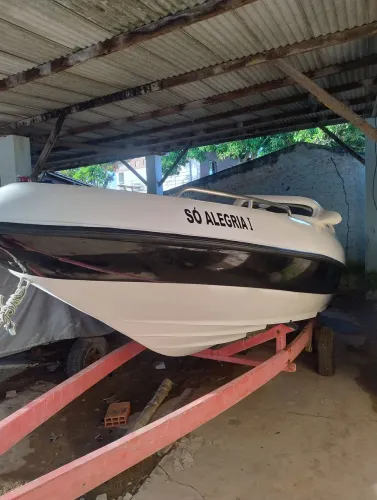 Lancha Phoenix 19 pés