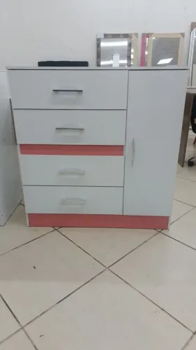 Comoda nova montada