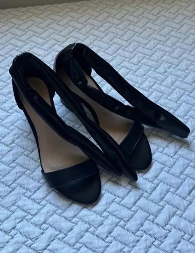 Sandália salto traseiro laço TAM 35