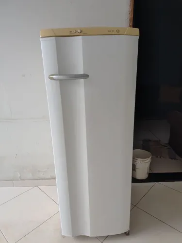 Geladeira bem conservada 