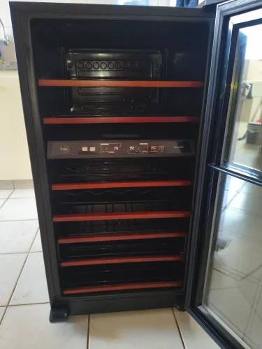 ADEGA BRASTEMP 33 GARRAFAS + brinde Aerador decantador + 2 taças de cristal