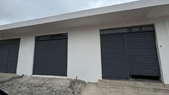Prédio Comercial Inteiro para Locação - 4 Salas com Banheiros Individuais