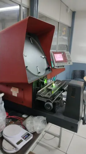 Projetor Horizontal de perfil Starrett Modelo HE 400