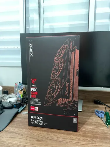 Placa de Vídeo XFX Swift AMD Radeon RX 9060 XT OC Triple Fan, 16GB
