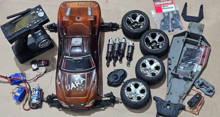 Traxxas Rustler 4x2 xl5 + peças