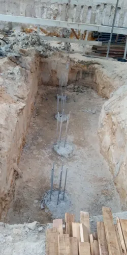 Mestre de estrutura e acabamento disponível 