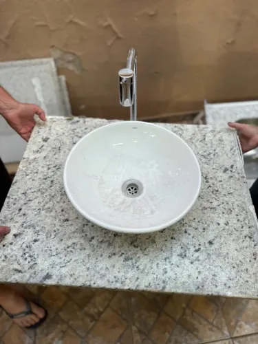 Bancada branco Dallas pia banheiro 75x56