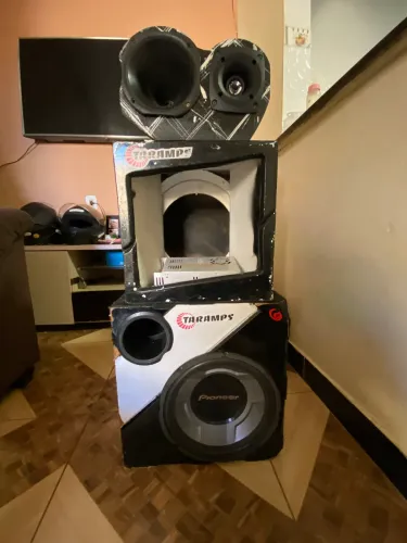 Vendo som, com grave de 12, driver 150rms e tweeter 120rms, e o caixote de medio 