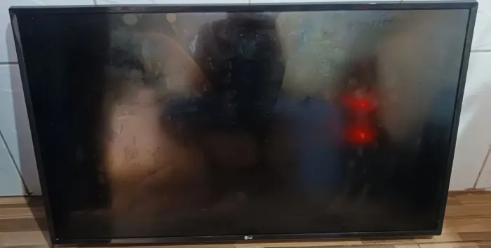 Smart tv lg 43 polegadas ,  falta ajeitar a tela 