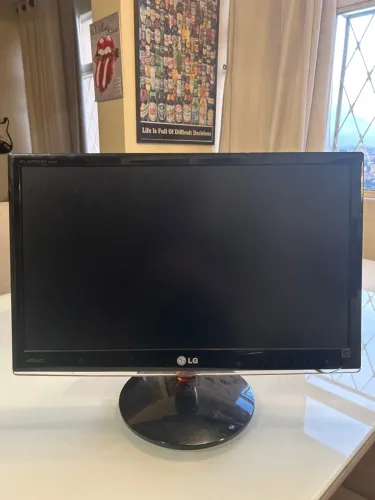 Monitor LG,60hz usado 1920x1080,HDMI,com cabo de energia incluso