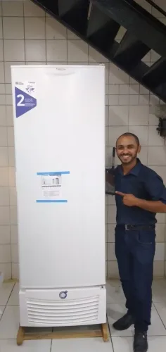 FREEZER VERTICAL TRIPLA AÇÃO 569 LITROS FRICON