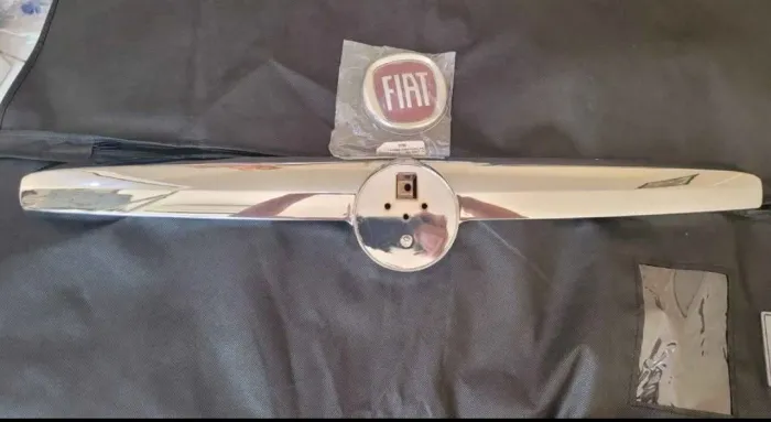 Friso Cromado da Grade dianteira Gran Siena + Logo