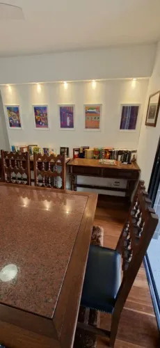 Mesa jantar madeira maciça sucupira tampo granito 150kg 8 cadeiras 2 aparadores antiga MG