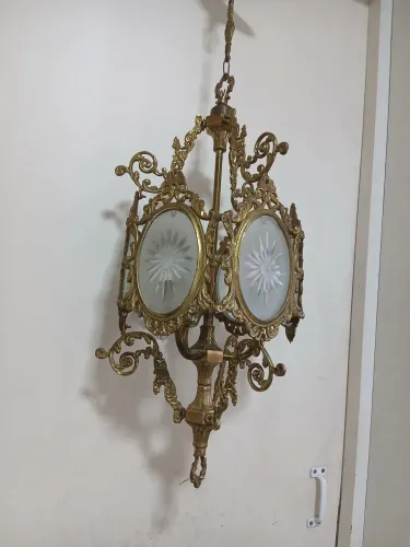Lustre em bronze