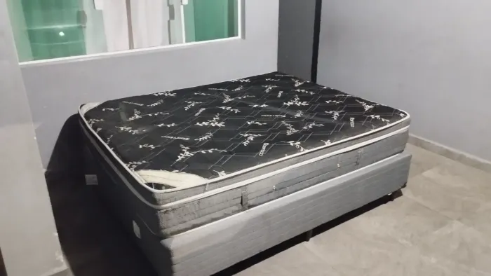 Cama box casal Semi Nova 