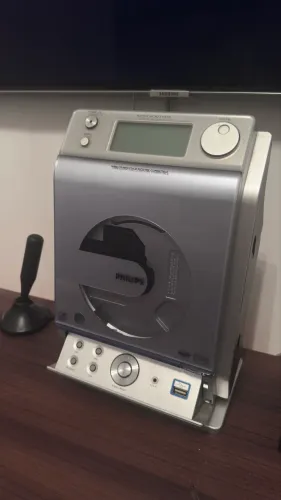 Som Digital com relógio e controle remoto
