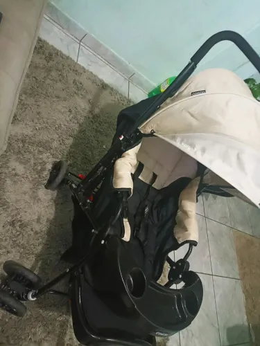 Vende-se carrinho de bebê