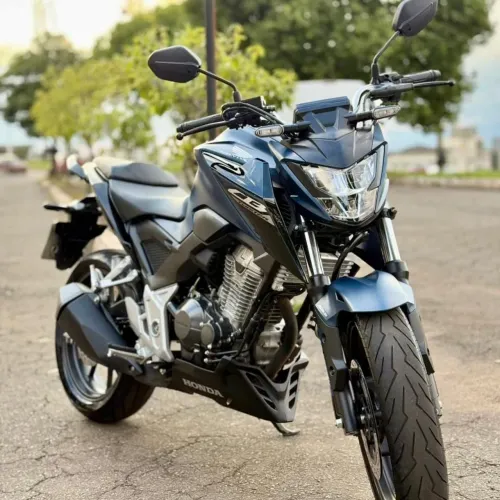 Vendo CB 300F 2025