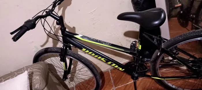 Bike usada, em ótimas condições e com preço de R$ 460 reais.