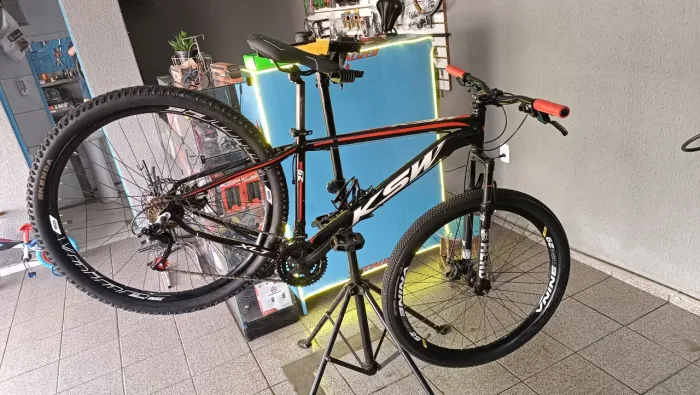 Bicicleta aro 29 KSW toda revisada com garantia 3 meses da nossa loja. Em perfeito estado
