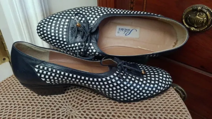 Sapato feminino xadrez, salto baixo da marca Sutoris pouco usado