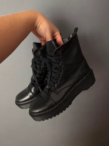 Bota coturno nova