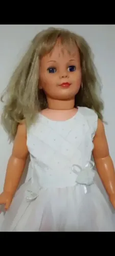 Vendo boneca amiguinha antiga