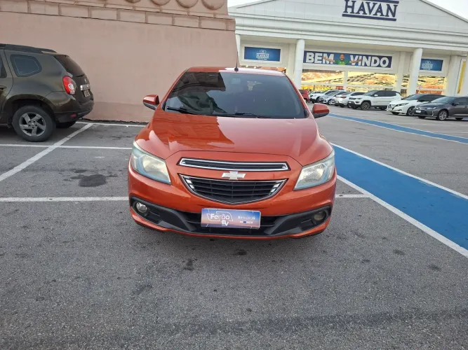 Chevrolet Onix Hatch Lollapalooza 1.0 8V Flex Power Mec. 4P 2014
