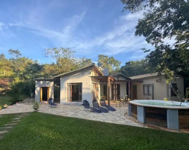 Casa (Em condomínio), com 4 quartos e 5 banheiros à Venda, 1990 m² em Cláudio/MG