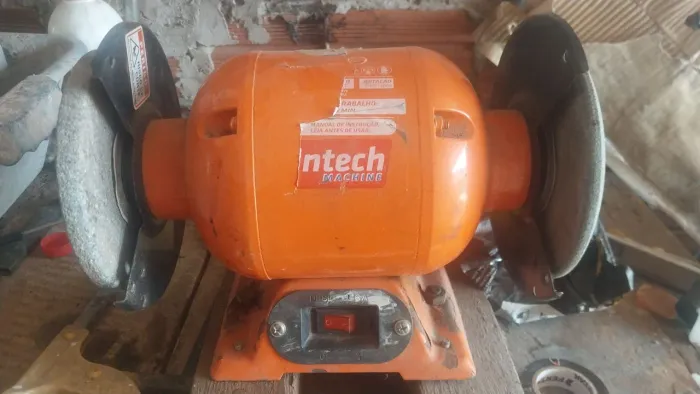 Moto Esmeril 360 W, Mono 110/220V Bivolt Intech Machine (Bivolt)