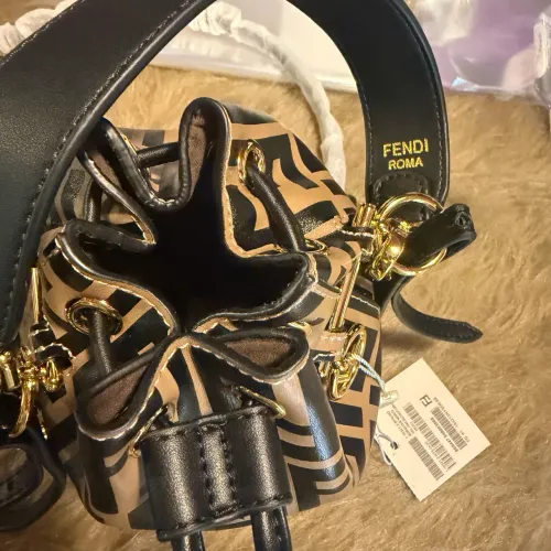 Bolsa Fendi em couro Bucket linha Premium