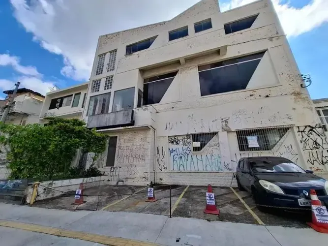 Predio comercial, a venda, com 1.675m² de área útil no Imirim / SP