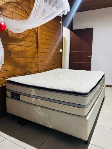 Vendo colchão com a base semi novo de casal