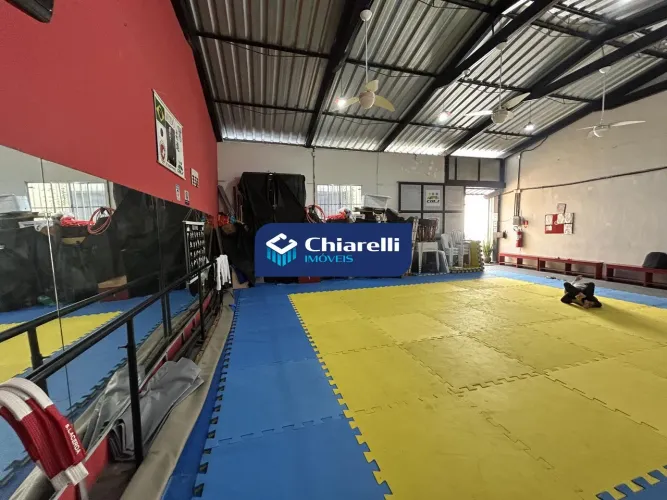 Espaço Comercial com Casa e Galpão em Fonseca, Niterói - RJ, Ideal para Academia ou Esport