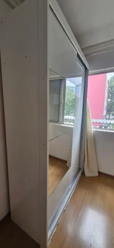 Guarda roupa espaçoso- usado em ótimas condições