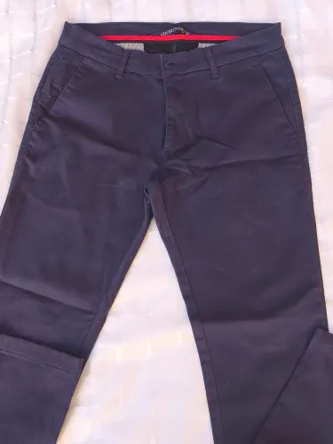 Calça Masculina Sarja Dorinhos 44 em ótimo estado